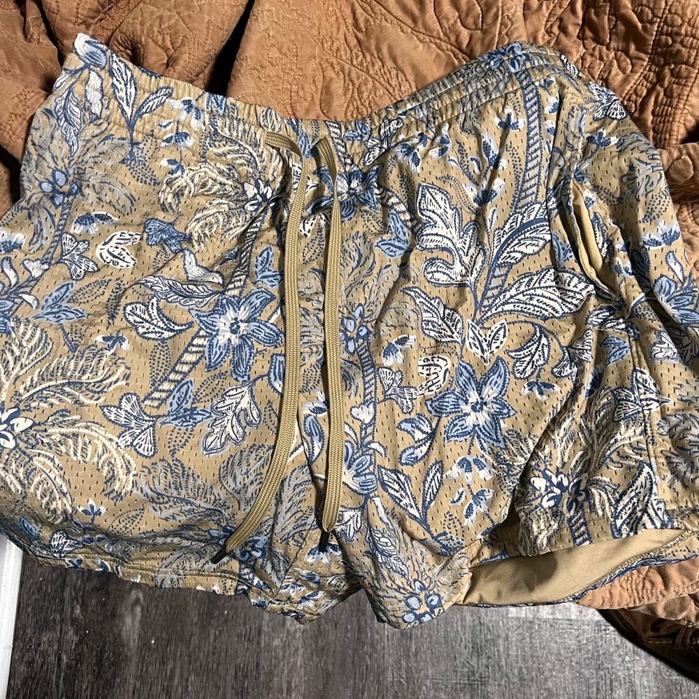 Men’s Mesh Floral Drawstring Shorts in Tan and Blue